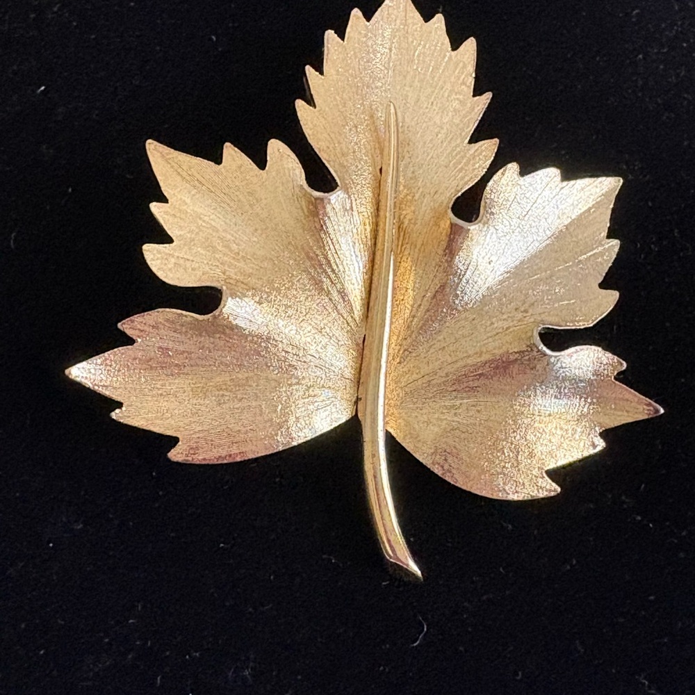 Vintage Signed Boucher 2080 Gold Tone Leaf Brooch
